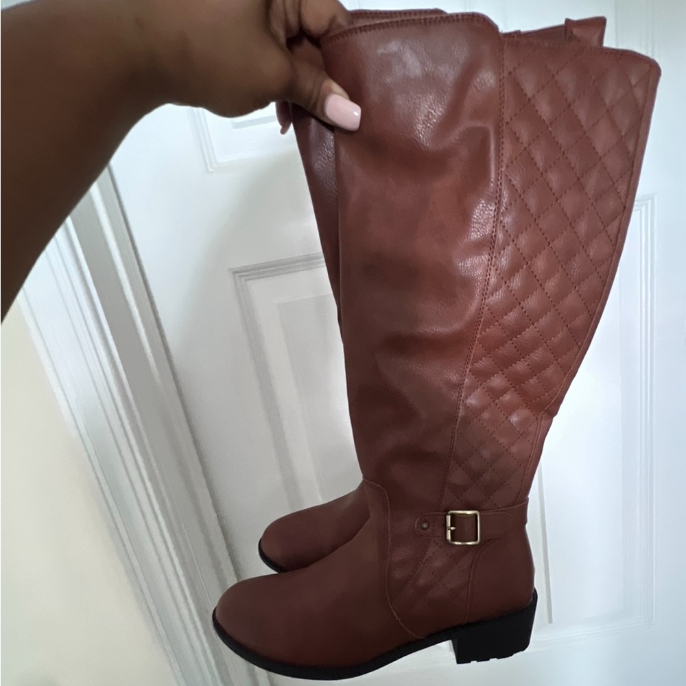 BROWN BOOTS